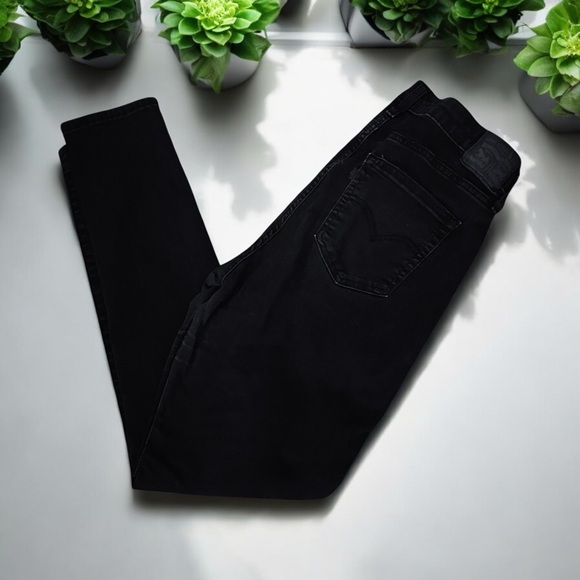 Levi's Black Skinny Jeans Sleek and Stylish - Picture 1 of 8